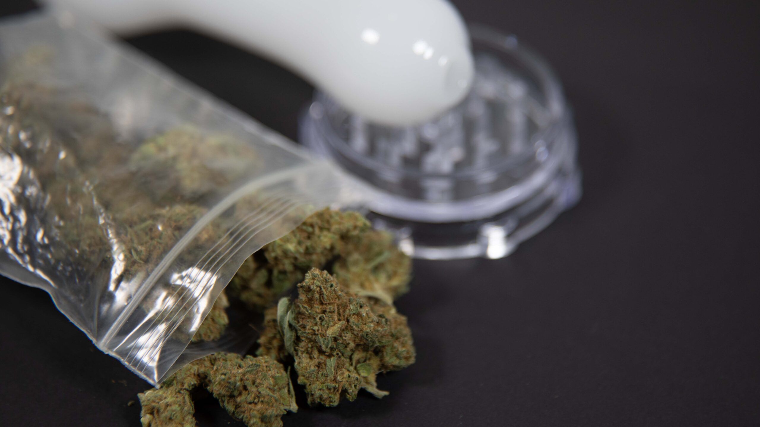 Navigating the Cannabis Wonderland: Exploring Strains and Consumption Options